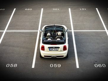 Parkingi w pobliżu lotniska Poznań-Ławica